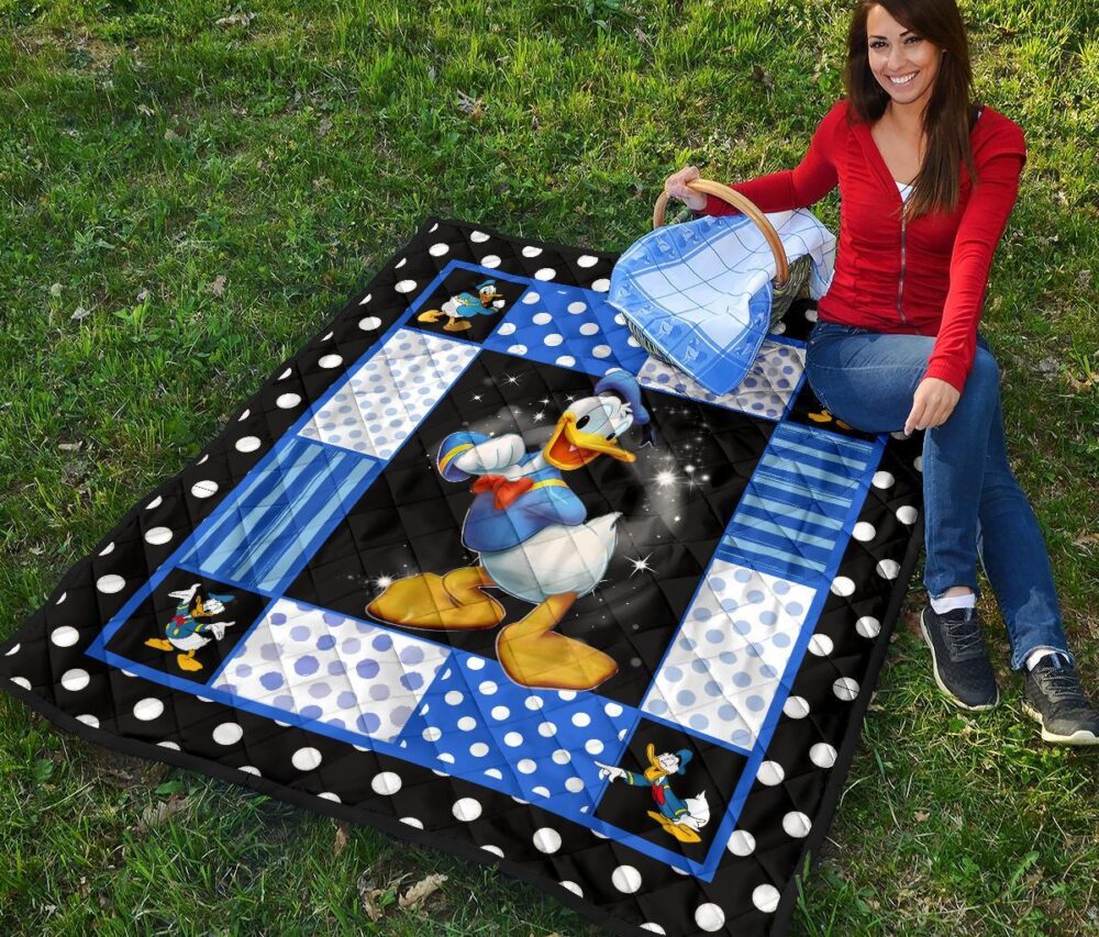 Donald Duck Quilt Blanket Funny Cartoon Fan Gift Idea