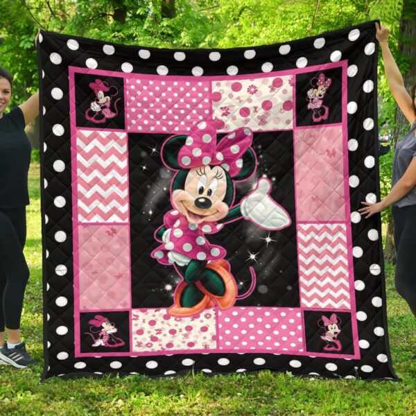 Minnie Mouse Quilt Blanket Gift Idea For DN Fan