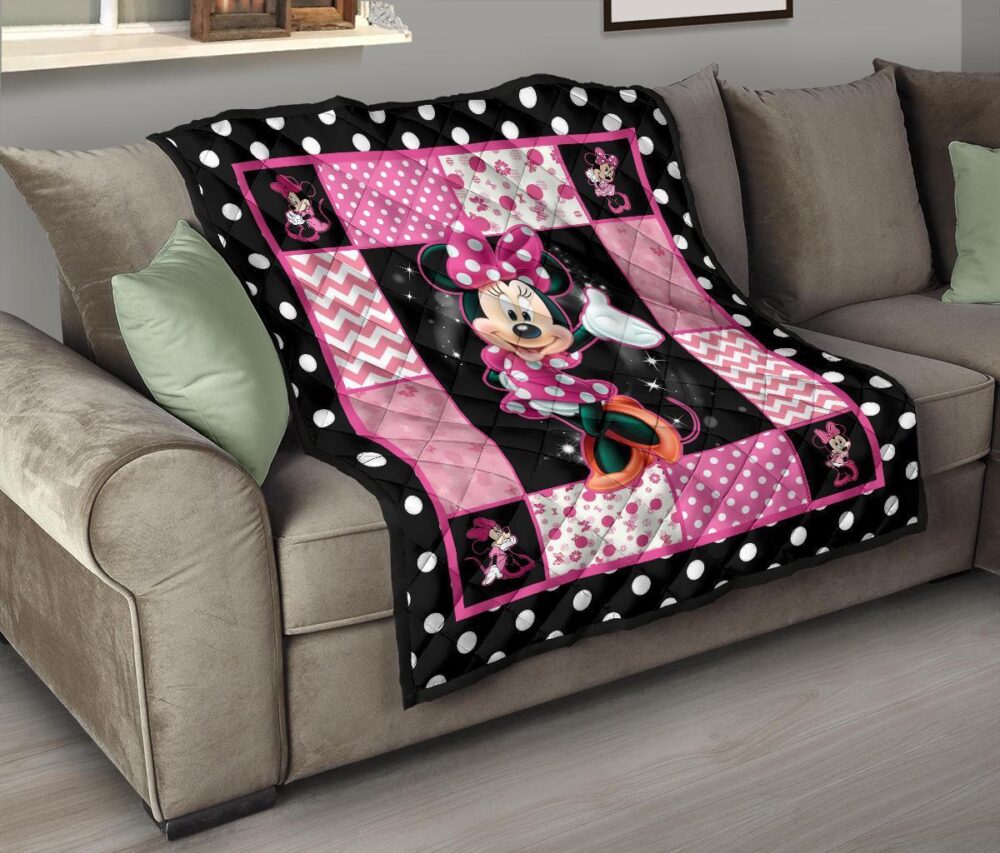 Minnie Mouse Quilt Blanket Gift Idea For DN Fan