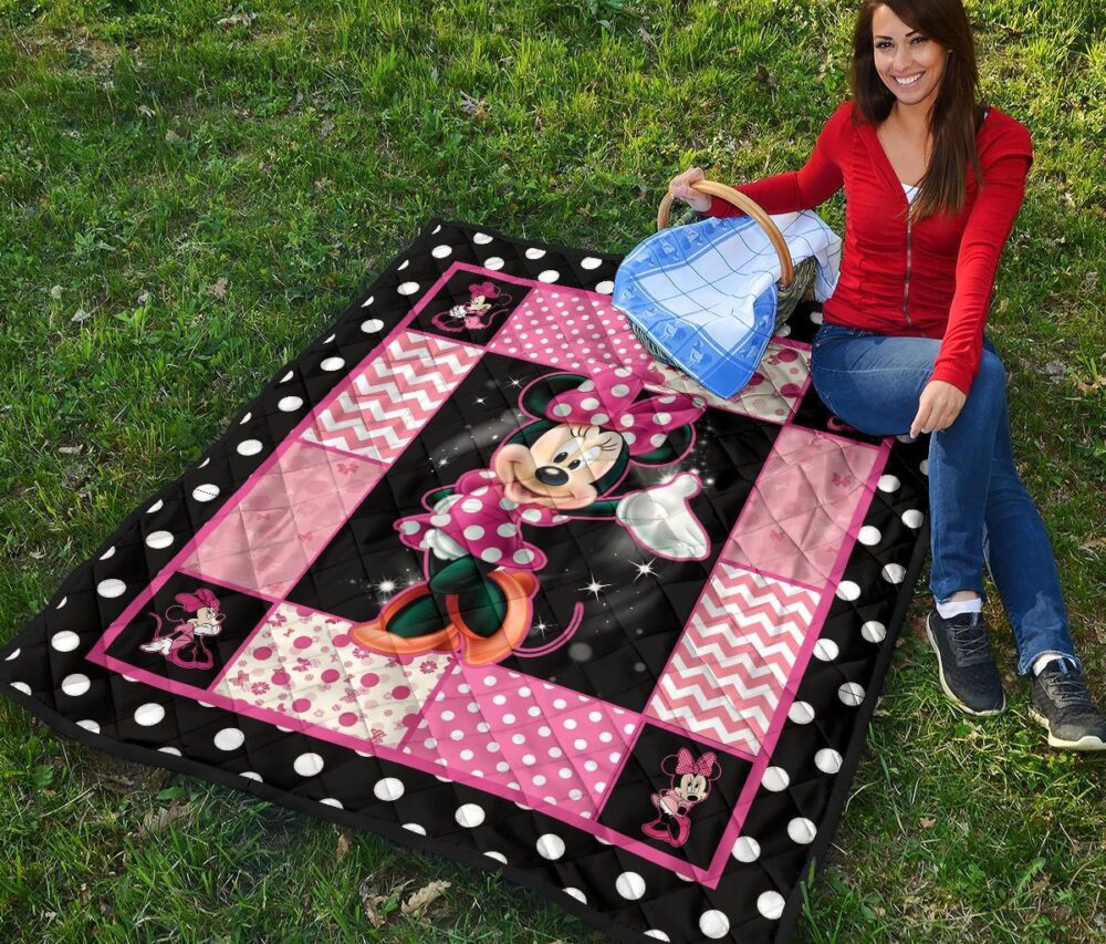 Minnie Mouse Quilt Blanket Gift Idea For DN Fan