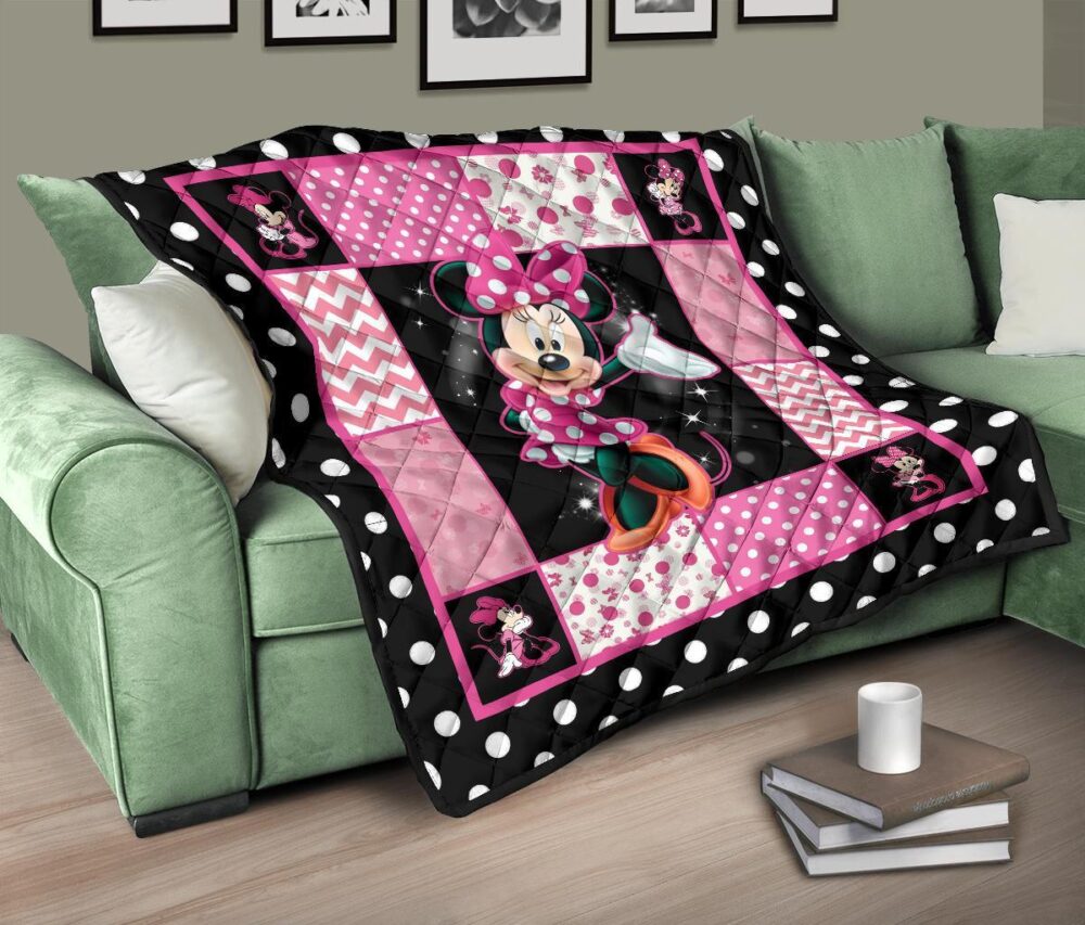 Minnie Mouse Quilt Blanket Gift Idea For DN Fan