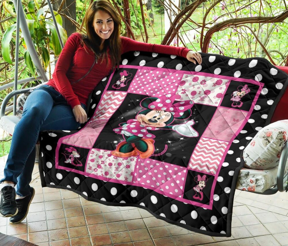 Minnie Mouse Quilt Blanket Gift Idea For DN Fan