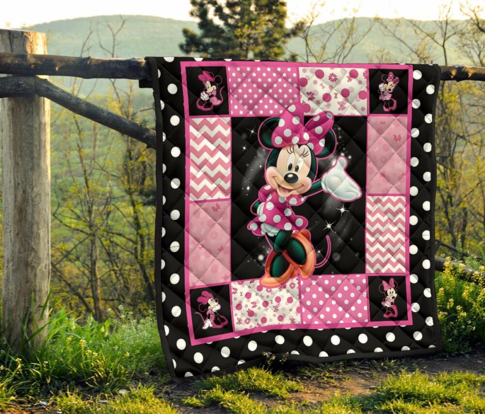 Minnie Mouse Quilt Blanket Gift Idea For DN Fan