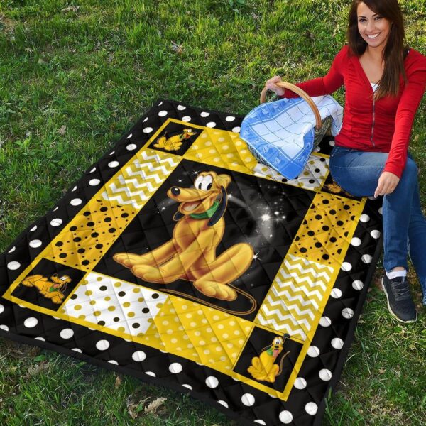 pluto quilt blanket cute cartoon fan gift idea yr8zn