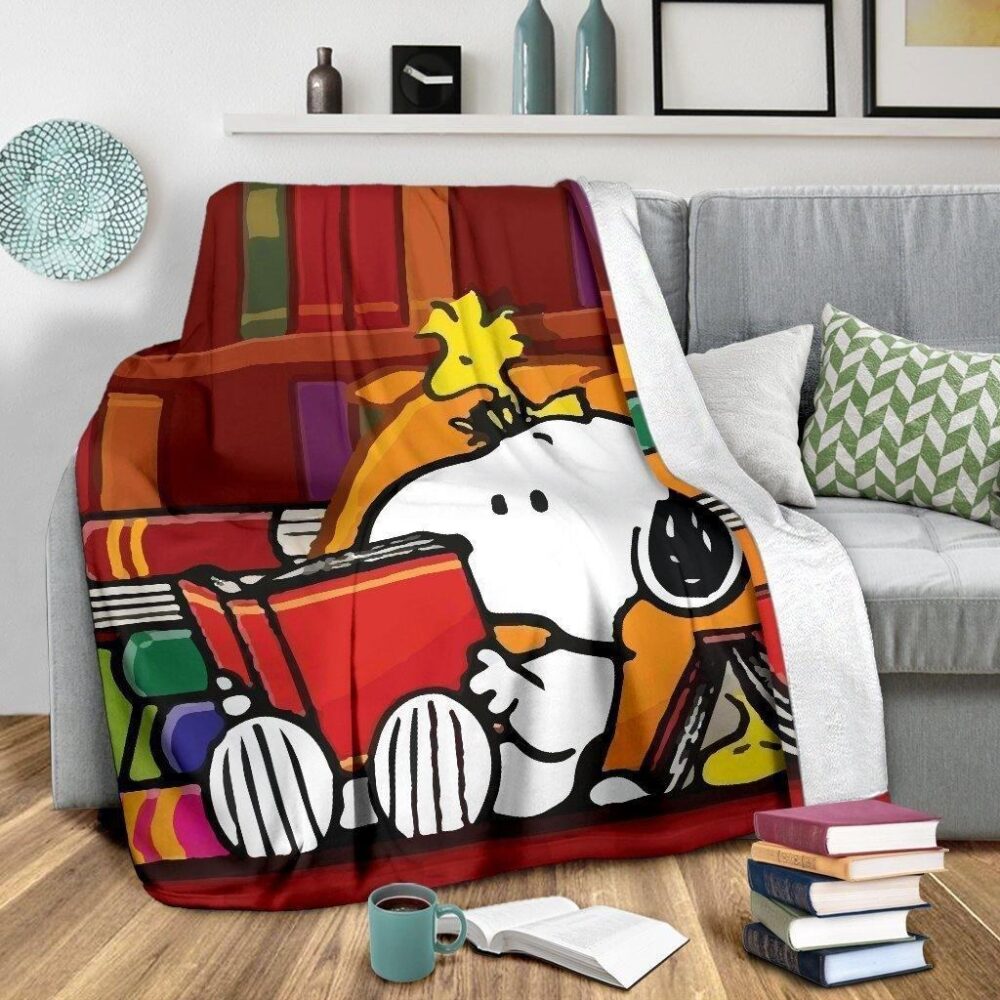 Woodstock Snoopy Reading Book Fleece Blanket Bedding Decor